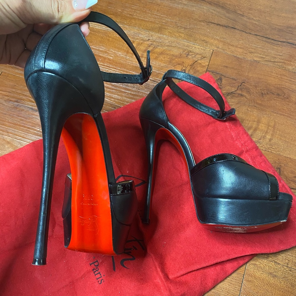 Christian Louboutin peep toe -37.5